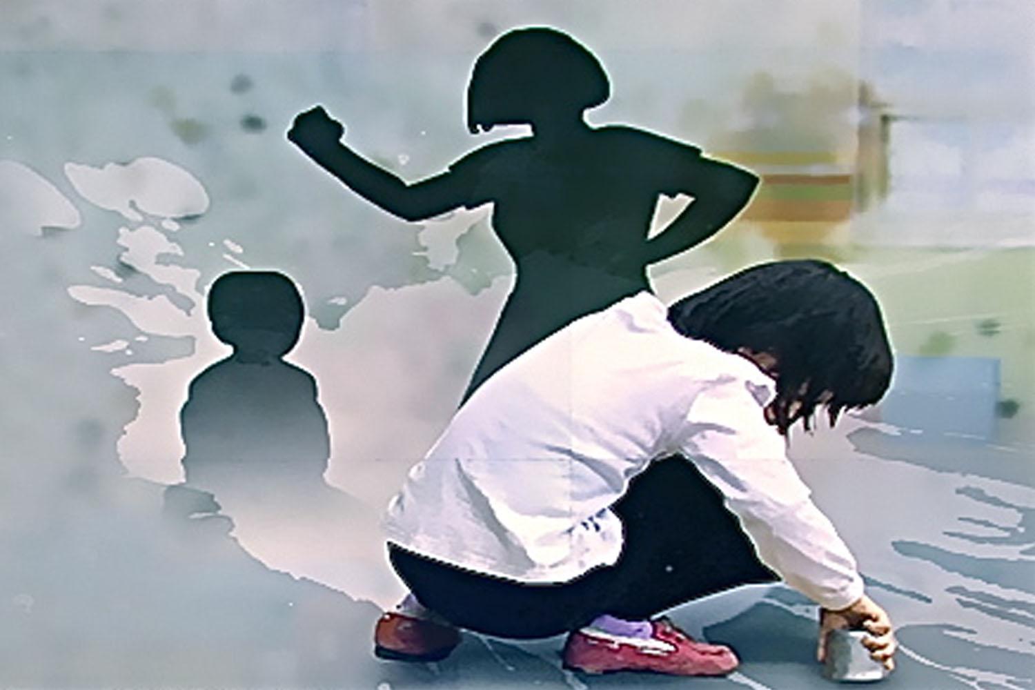 พวกเขาถูกกล่าวหาว่าทุบตีและทำร้ายร่างกายเด็กหลายครั้ง