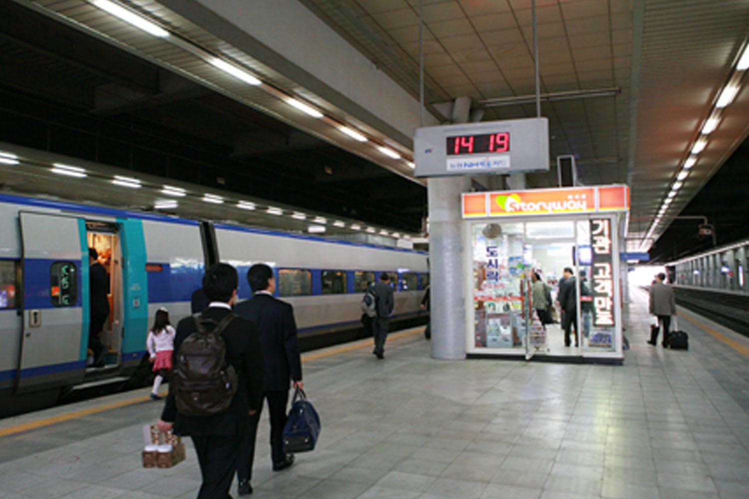 ตามสถานีรถไฟใฟใหญ่ๆหลายแห่งของเกาหลีมีห้องน้ำ