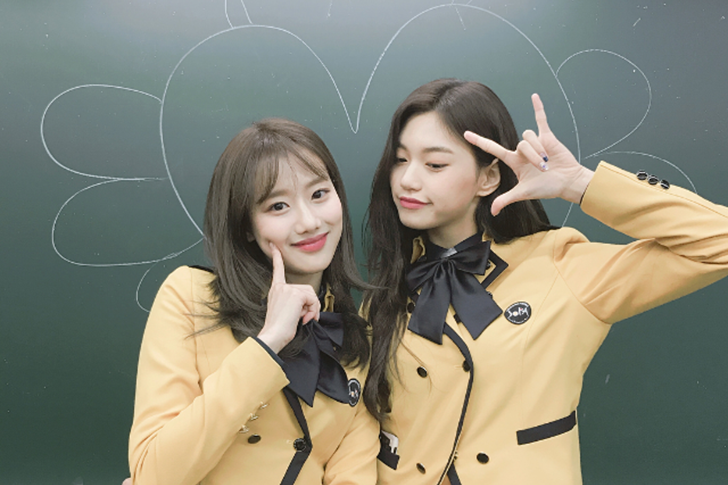 นาอึน APRIL & โดยอน Weki Meki