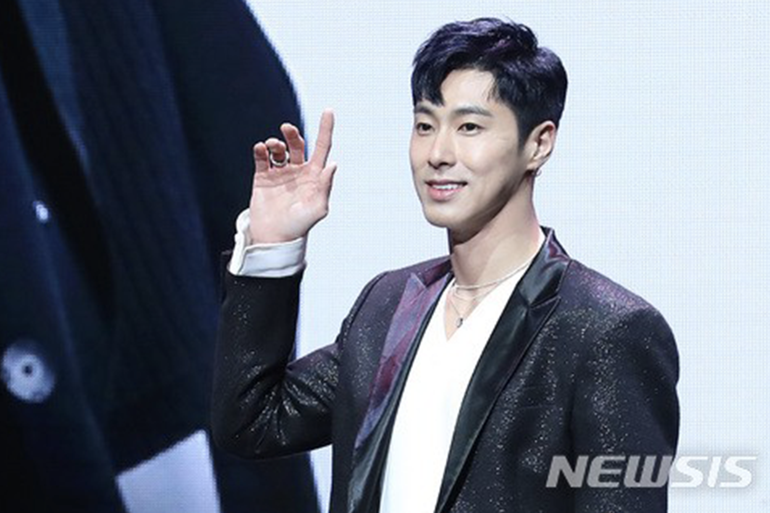 東方神起成員允浩新聞發佈會，NEWSIS提供的圖片