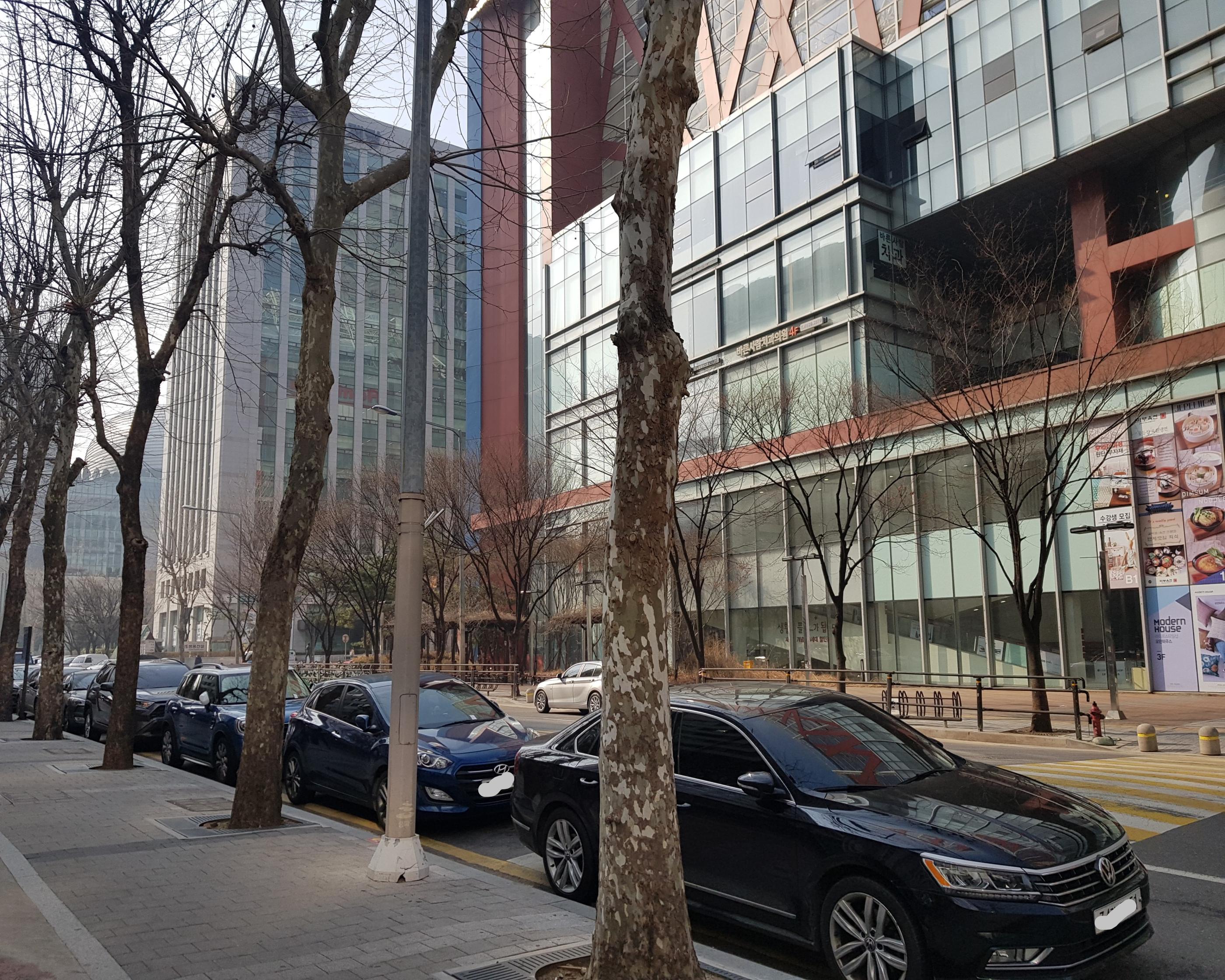 韓国文化、韓国人、韓国駐車場、韓国の車、韓国のアパート、韓国駐車場問題