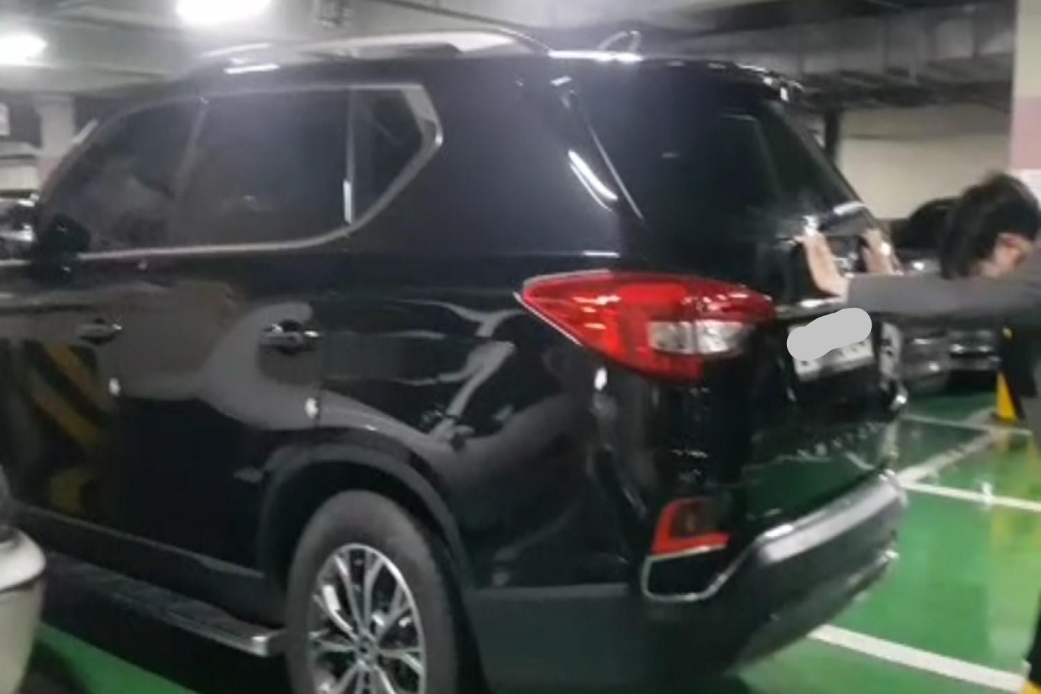 韓国文化、韓国人、韓国駐車場、韓国の車、韓国のアパート