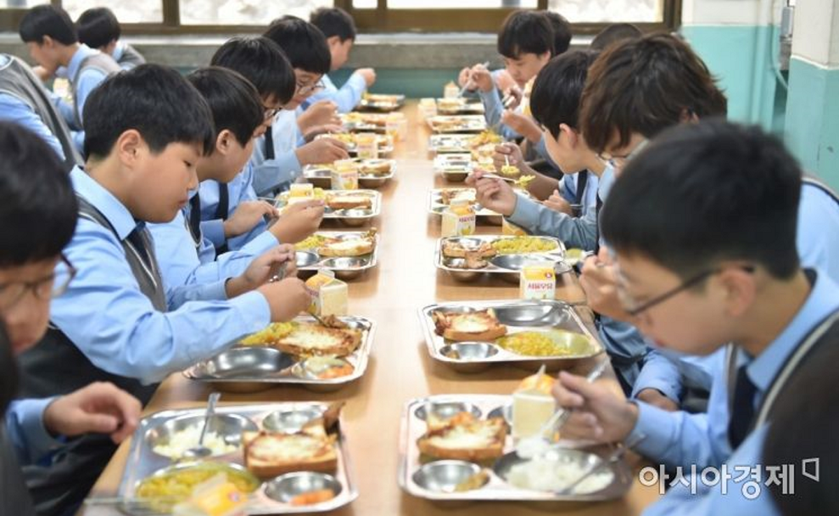 อาหารกลางวันที่โรงเรียนในเกาหลี ฟรี!