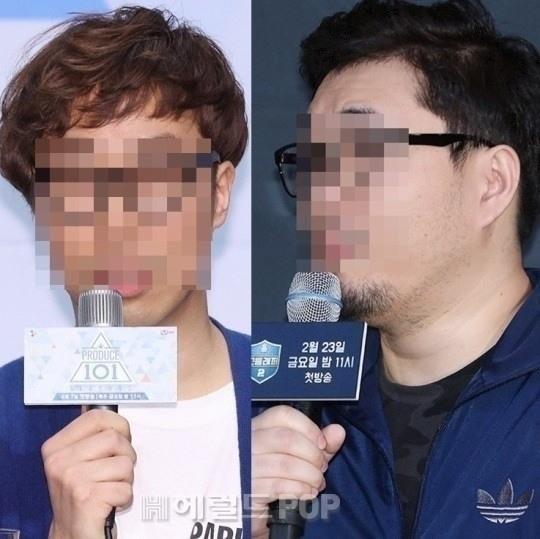 PRODUCEシリーズの捏造事件で実刑判決を受けたアン・ジュニョンPDとキム・ヨンボムCPがそれぞれ番組のパネルを持っている様子を捉えた集合写真。