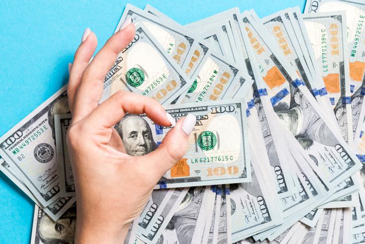 韓国、韓国旅行、韓国文化、韓国ジェスチャー、紙幣、お金、手でお金のジェスチャー、オッケーサイン