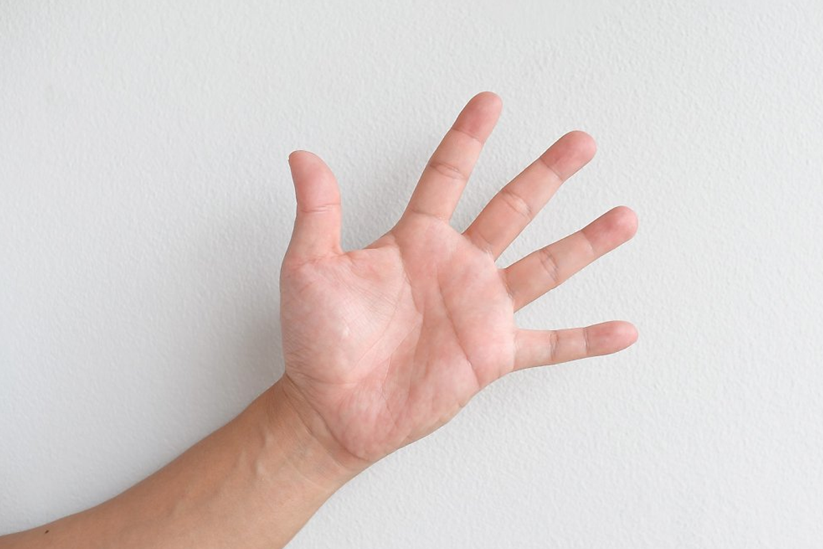 Bàn tay 5 ngón ký hiệu cho số 5 trong giao tiếp của người Hàn Quốc