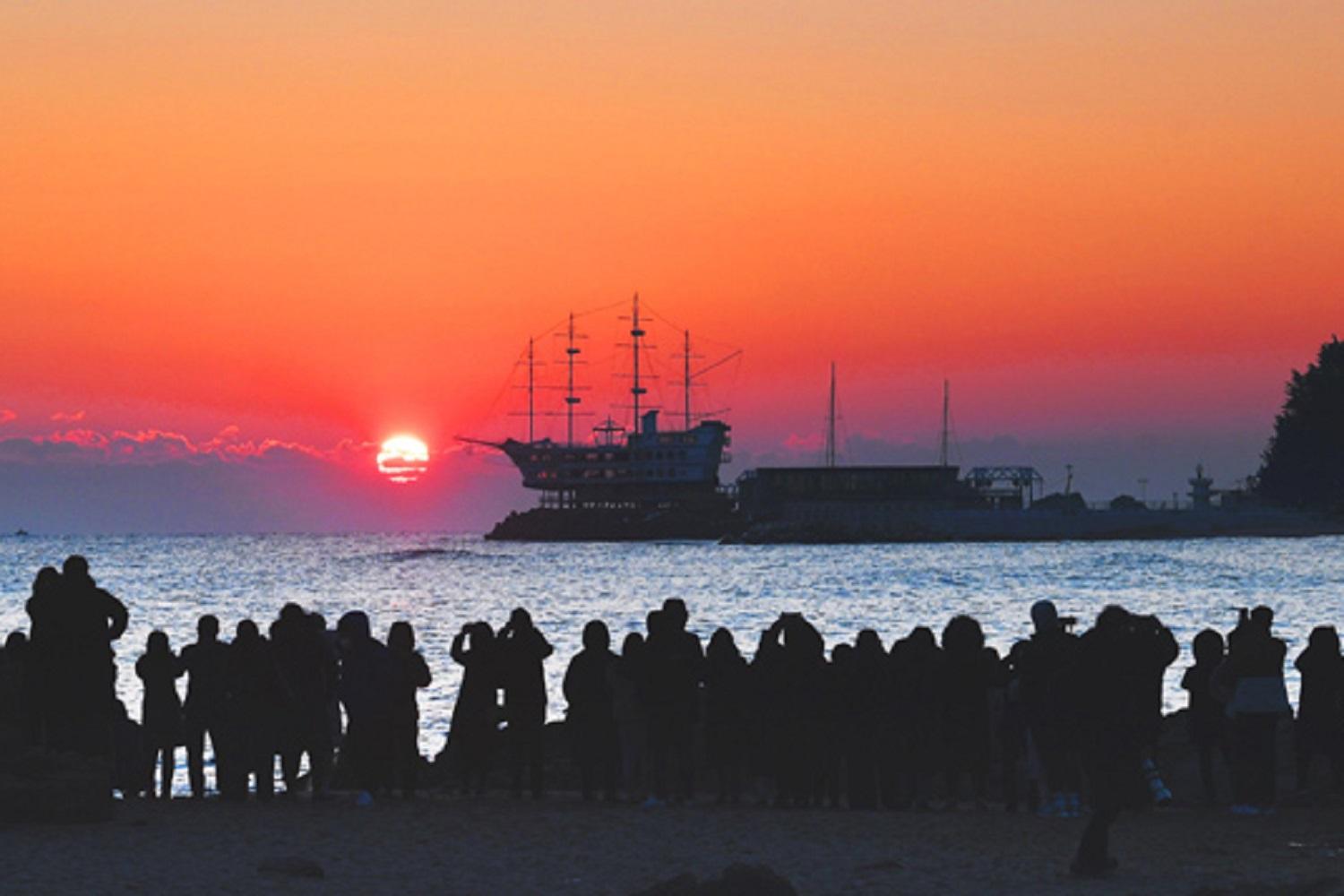 หาดชองดงจิน (정동진해수욕장)