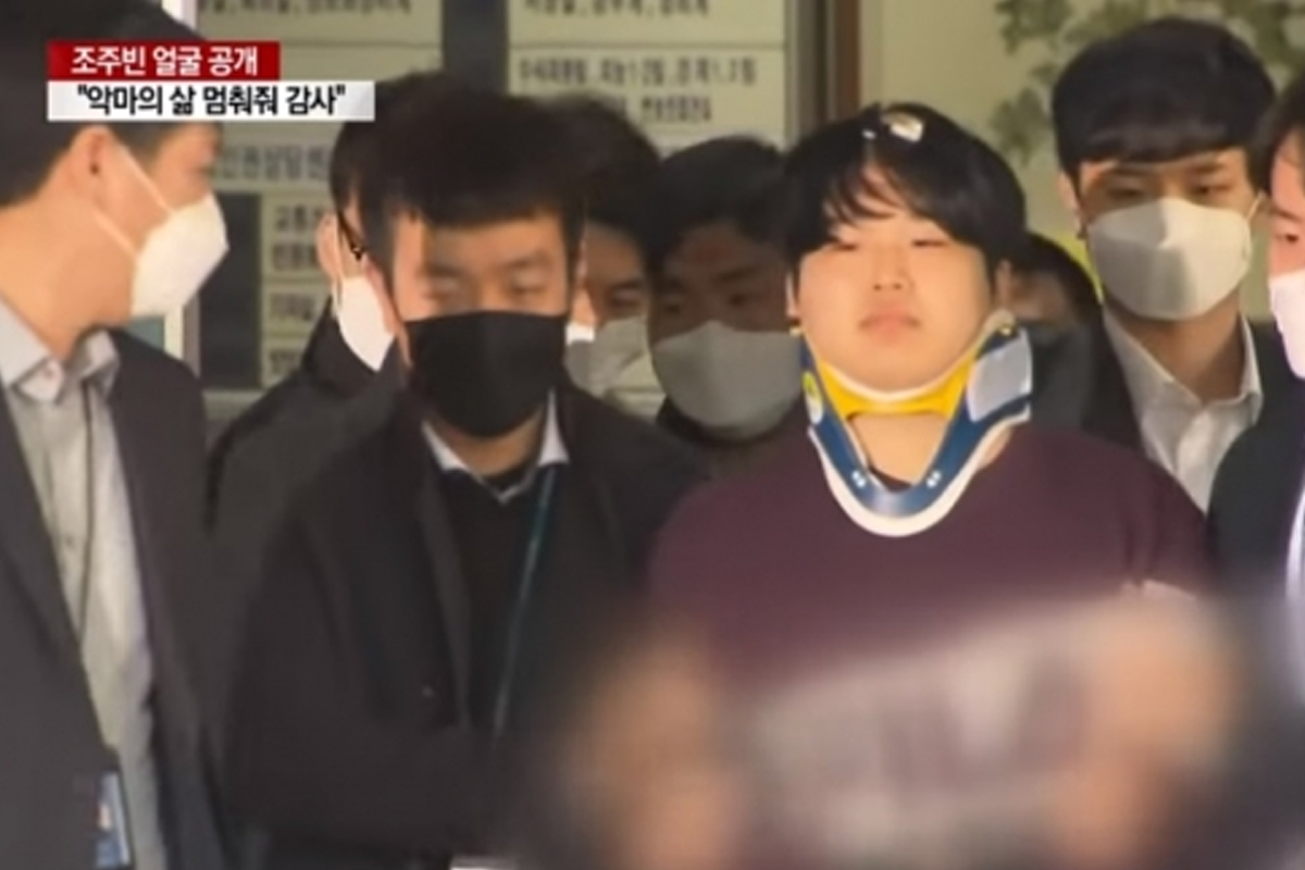 suspect of scandal in korea with logo on shirt censored with blur effect