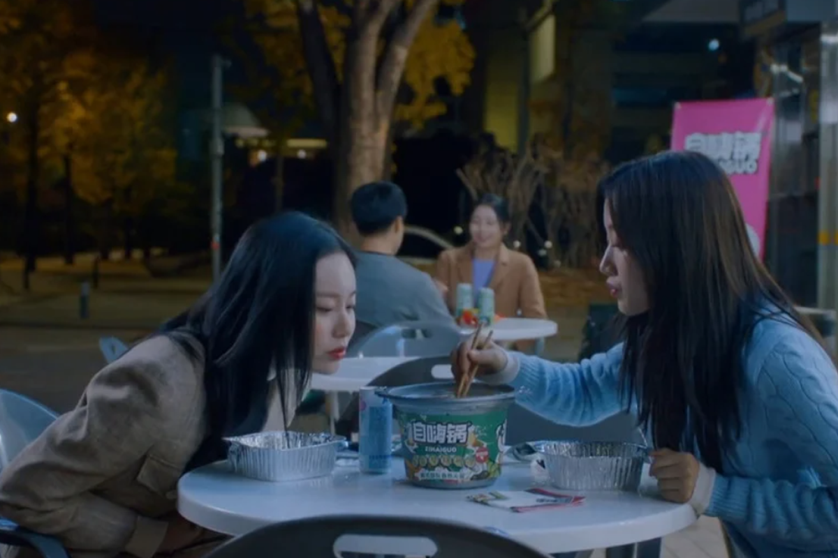scene in kdrama true beauty with product placement of chinese ramen zihaiguo