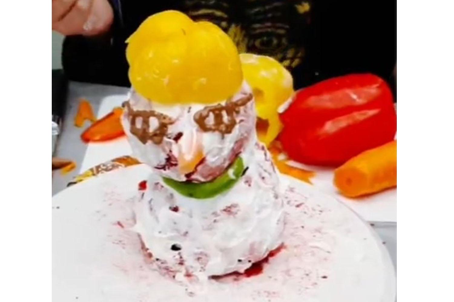 เค้กตุ๊กตาหิมะจากนรก ของเร็น Nu'est