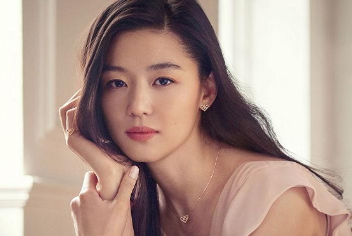 韓国　韓国女優　40代　美女　美貌　韓国ドラマ　韓ドラ　有名　女優　女俳優　美しい　童顔