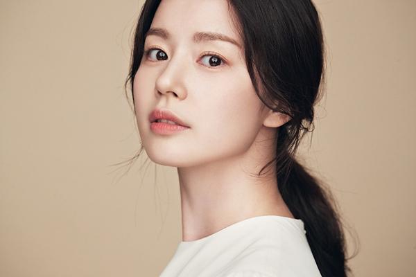 韓国　韓国女優　40代　美女　美貌　韓国ドラマ　韓ドラ　有名　女優　女俳優　美しい　童顔