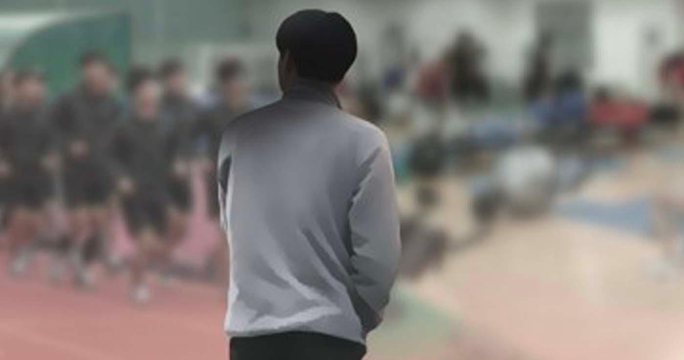 โค้ชฮอกกี้ถูกจับได้ว่าทำร้ายร่างกายเด็กและรับเงินจากผู้ปกครอง