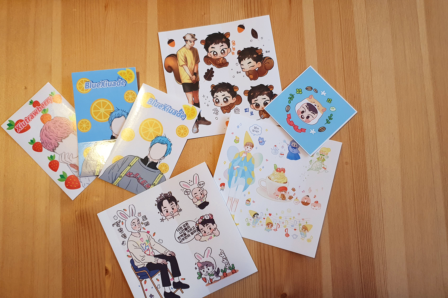 2017년 EXO Power Up 한정 포토카드의 XIUMIN 관련 디자인. 사랑스러운 인사 장면과 함께 적힌 메시지.