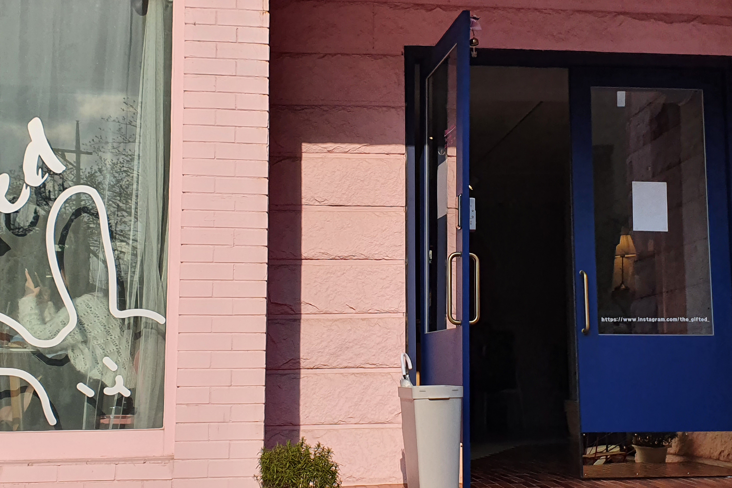 quán cà phê sinh nhật event cup holder gifted idol kpop màu hồng