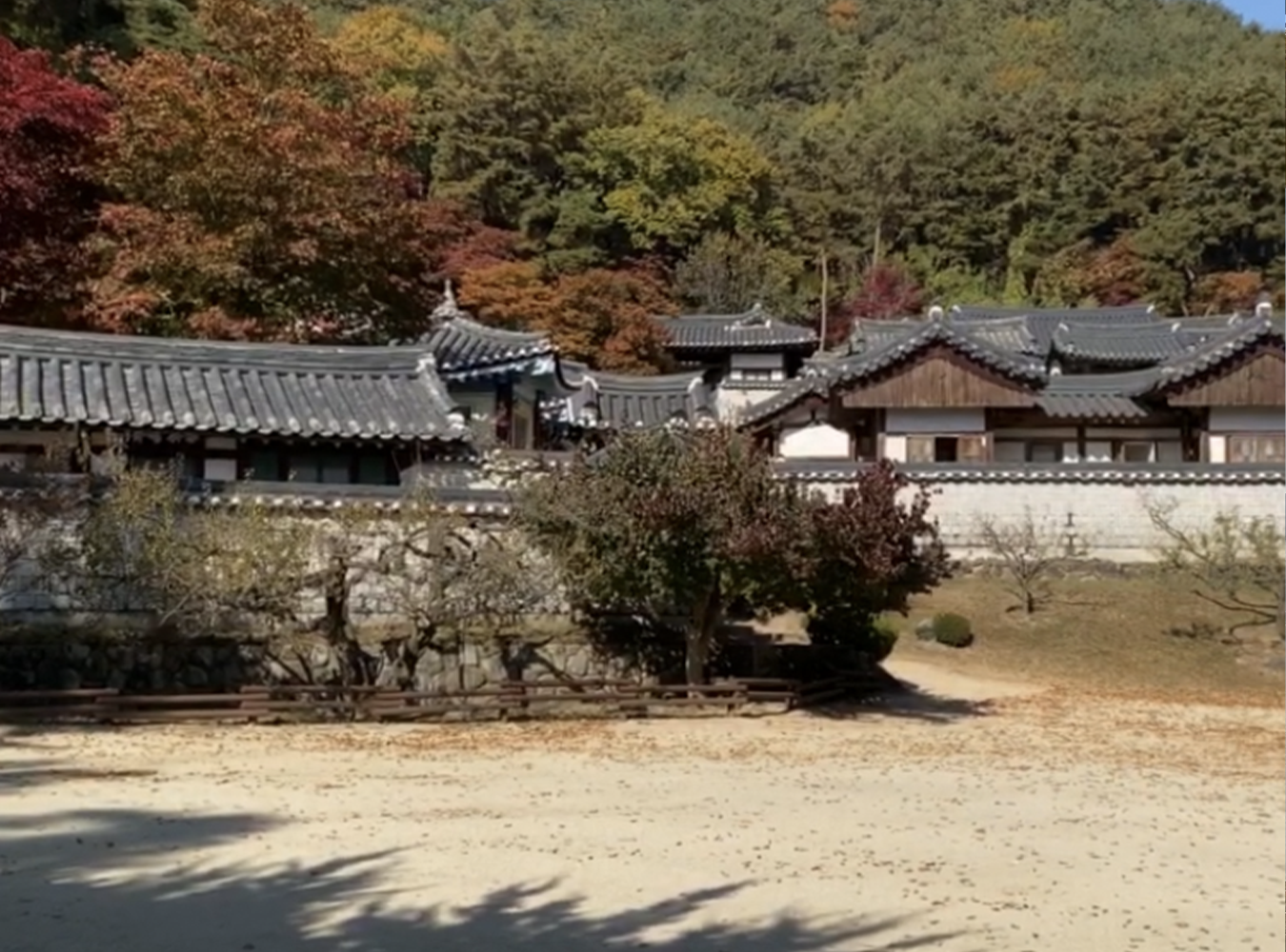 The exterior view of Dosan Seowon