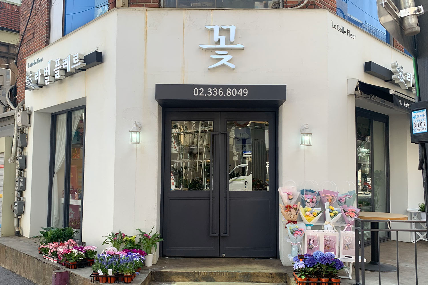 お花屋さん フラワーカフェ ソウル 鐘閣 忠武路 花 カフェ 韓国カフェ 韓国 韓国情報 韓国旅行 旅行 フラワーショップ、花屋さん、梨泰院、イテウォン駅、ノクサピョン駅、フラワー、韓国お花屋さん、プレゼント、韓国旅行、卒業式、インテリア、シンチョン、新村駅、ホンデ、ホンデ入口駅