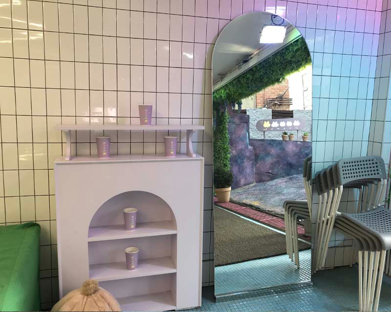 Cafe Monstercat mirror photo zone