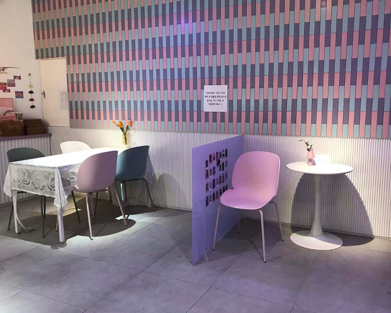 Be purple cafe interior