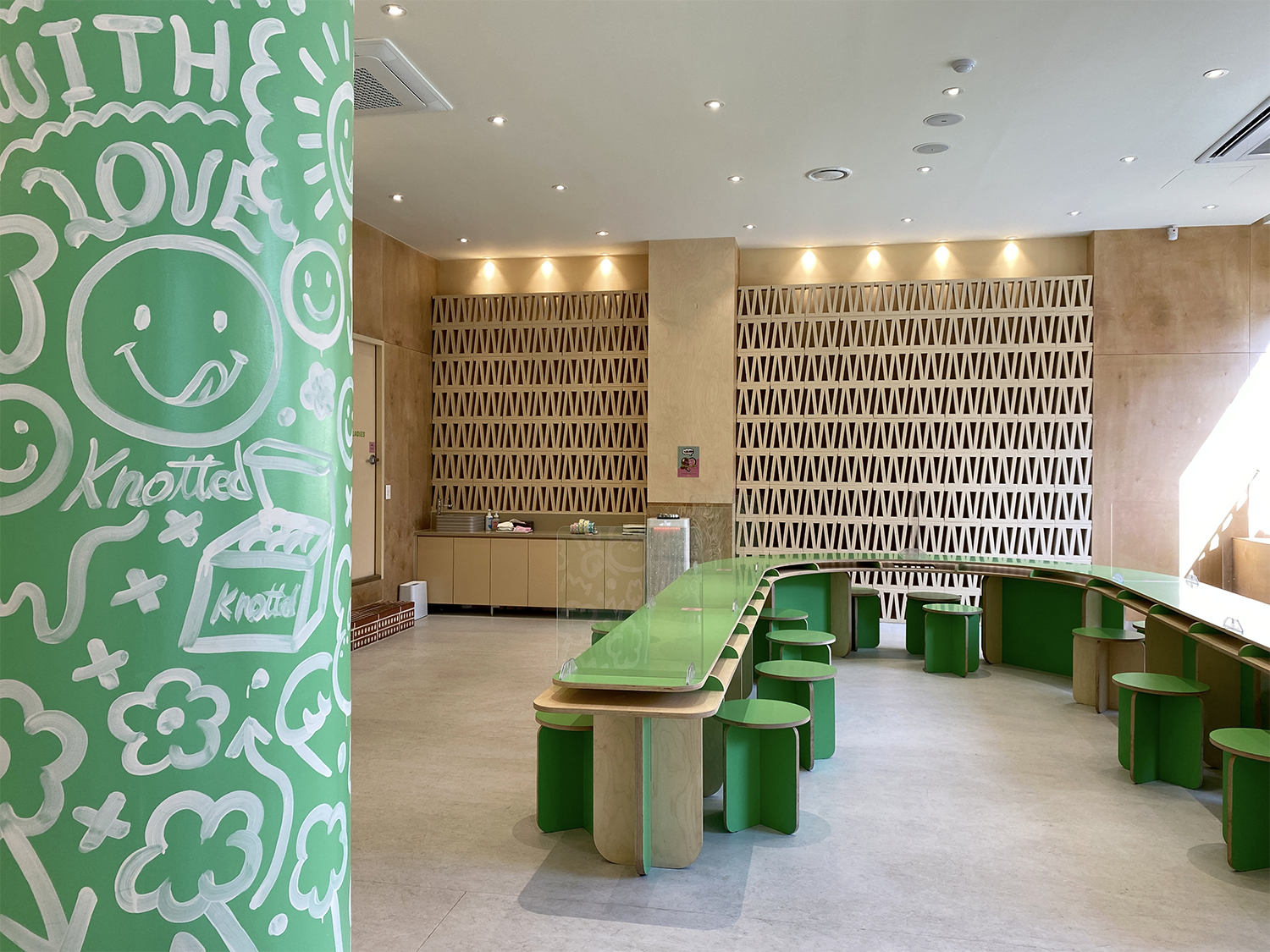 The green interior of Knotted in Samseong, Gangnam near COEX