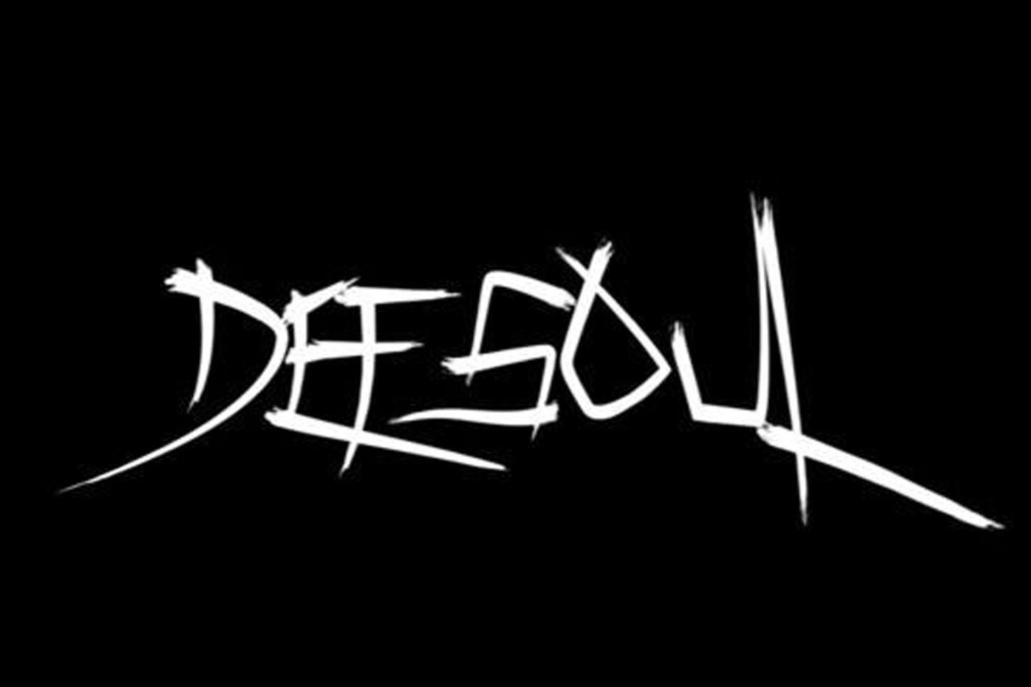 โลโก้ดีไซน์โดยงานฟอนต์ลายมือคำว่า 'DEFSOUL' บนพื้นหลังดำ