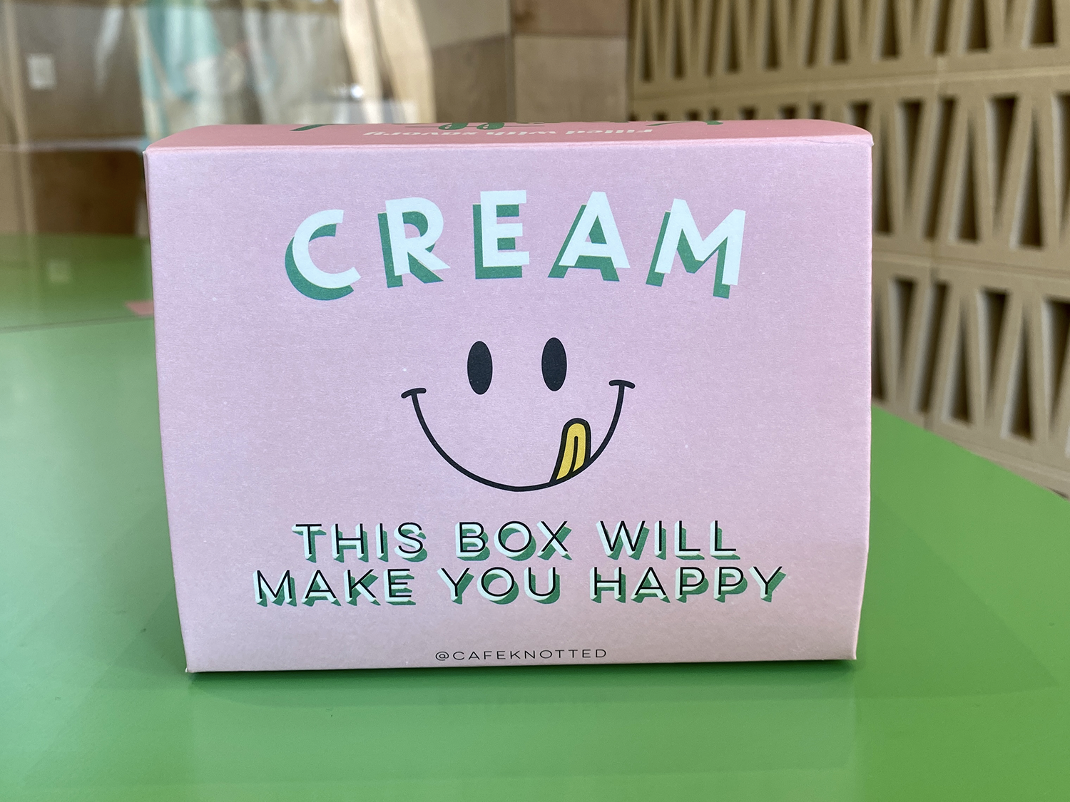 Những quán cà phê theo chủ đề màu xanh lá cây ở Seoul mà bạn cần phải ghé thăm cafe knotted hộp bánh take away