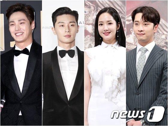 韓国ドラマ『キム秘書はいったい、なぜ？』で話題の俳優陣。公式イベントでのフォーマルな服装が印象的。