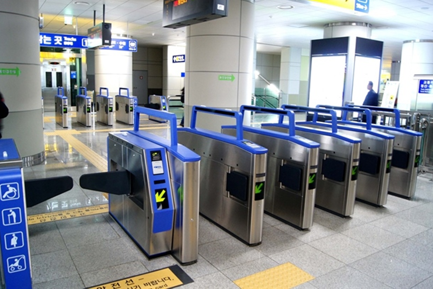 subway gates In Korea