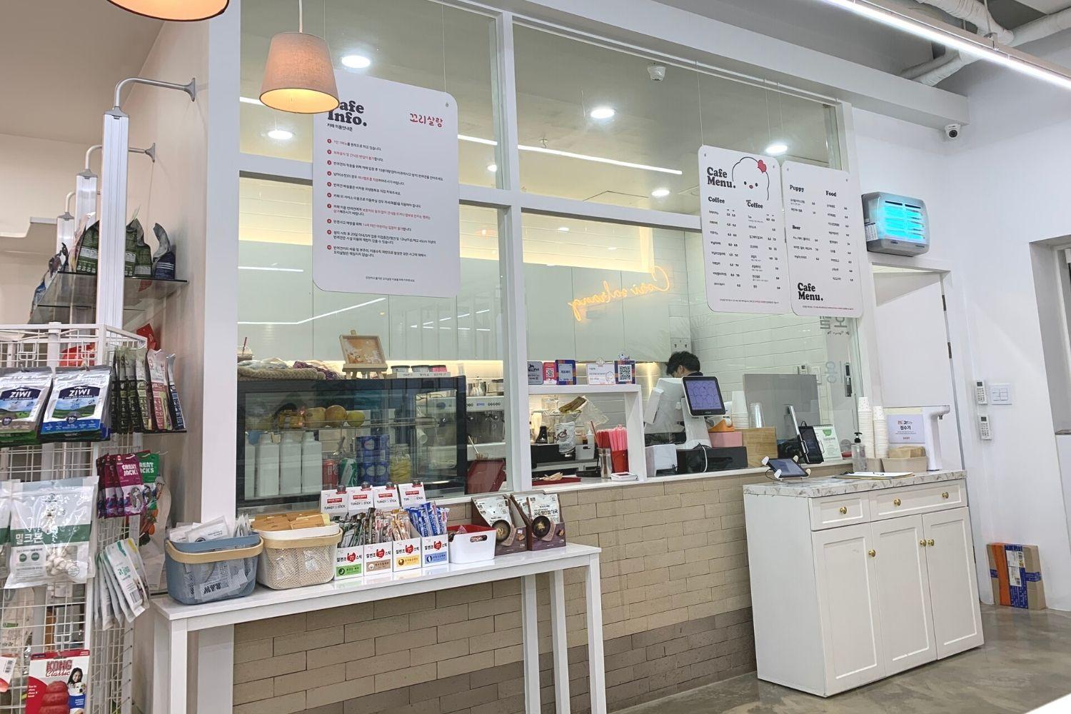 Danh sách hoạt động và thời gian biểu tại khu vực đào tạo cún cưng trong Corisalrang, cung cấp cho thú cưng một môi trường học tập và chơi đùa chuyên nghiệp.