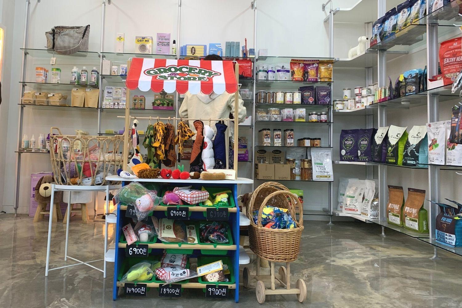 khu bán đồ cho cún ở Corisalrang 