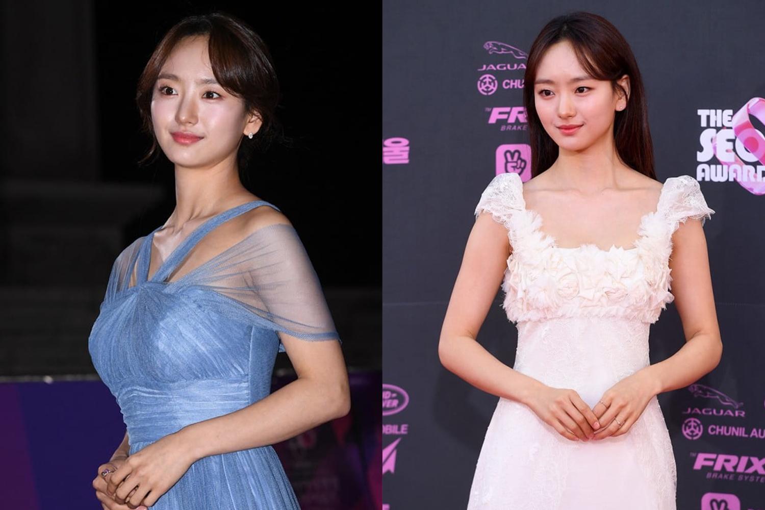 ウォン・ジナが青いドレスを着てレッドカーペットに立つ姿