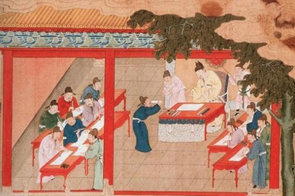 科举考试中的学生们正在专注于书写，他们身穿传统服饰，图像展示了古代考试的紧张氛围。