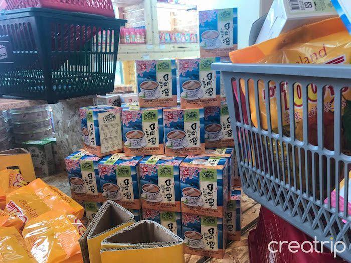 TAIWAN CAFE display featuring an assortment of 3點一刻 milk tea flavors popular in Korea.