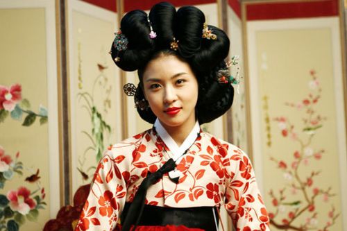 korean actress ha ji-won as the role of gisaeng Hwang Jini 