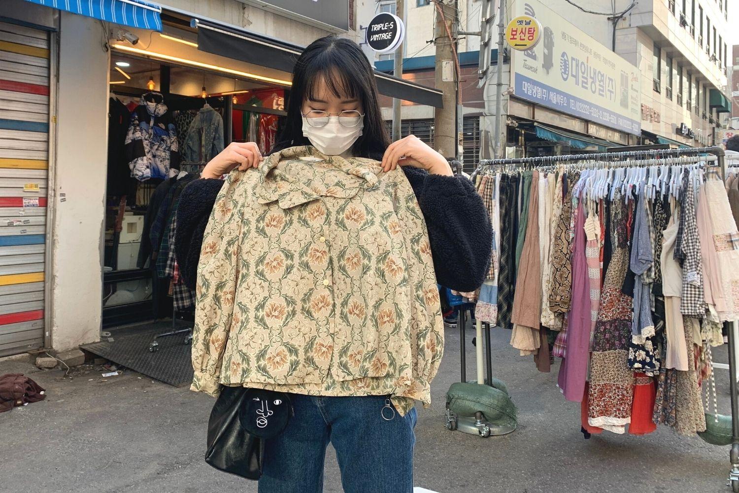 girl wearing shirt dongmyo flea market