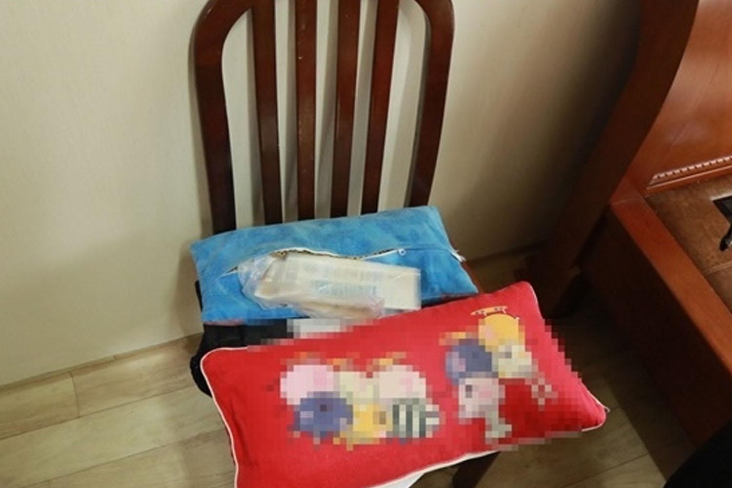 ทำการแยกชิ้นส่วนเตียงออกทั้งหมด 