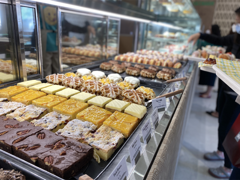 different flavours of brownies on display at cafe knotted in samseong coex branch
