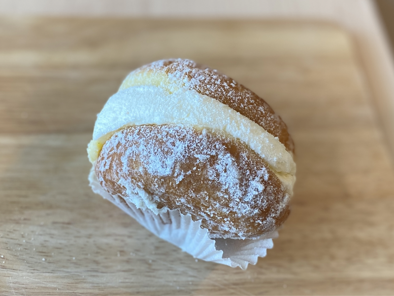 cafe knotted milk cream donut