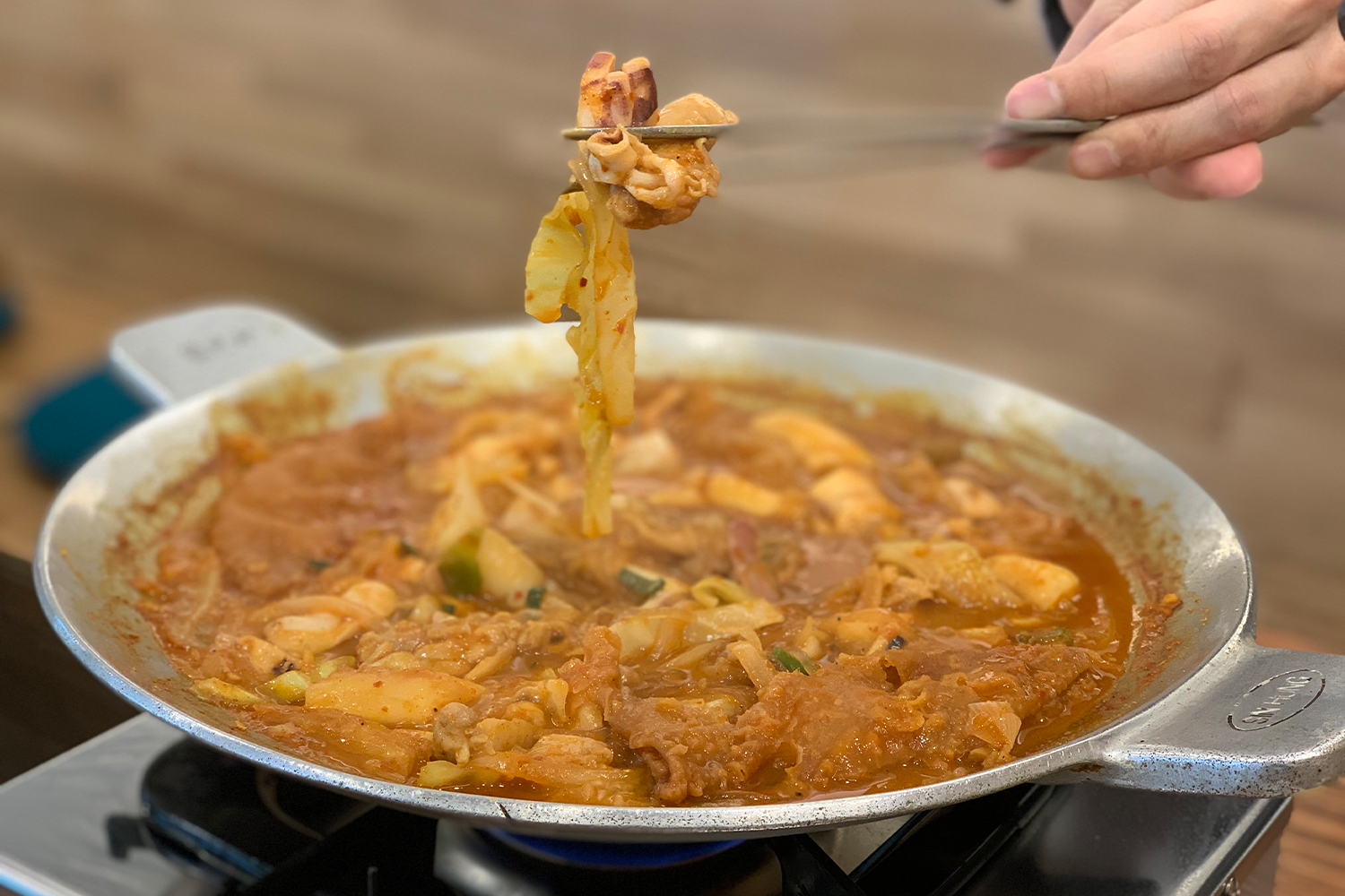 プルパブの調理 - 香りを振りまくアツアツのメニュー