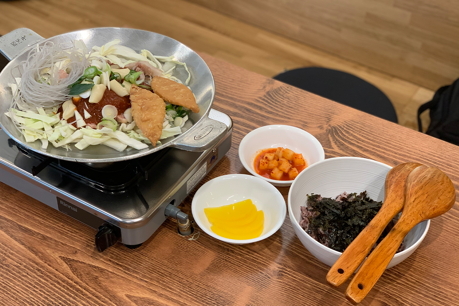 Set Bulbap với mì và gạo rong biển hấp dẫn.