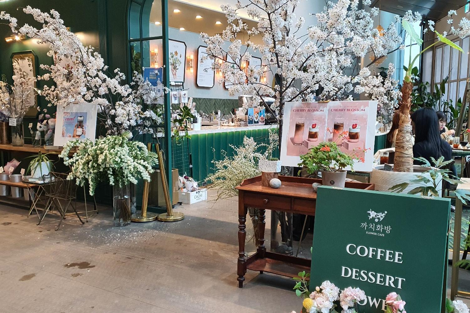 รีวิวคาเฟ่ดอกไม้ cachi_flowercafe ดอกไม้ตกแต่ง