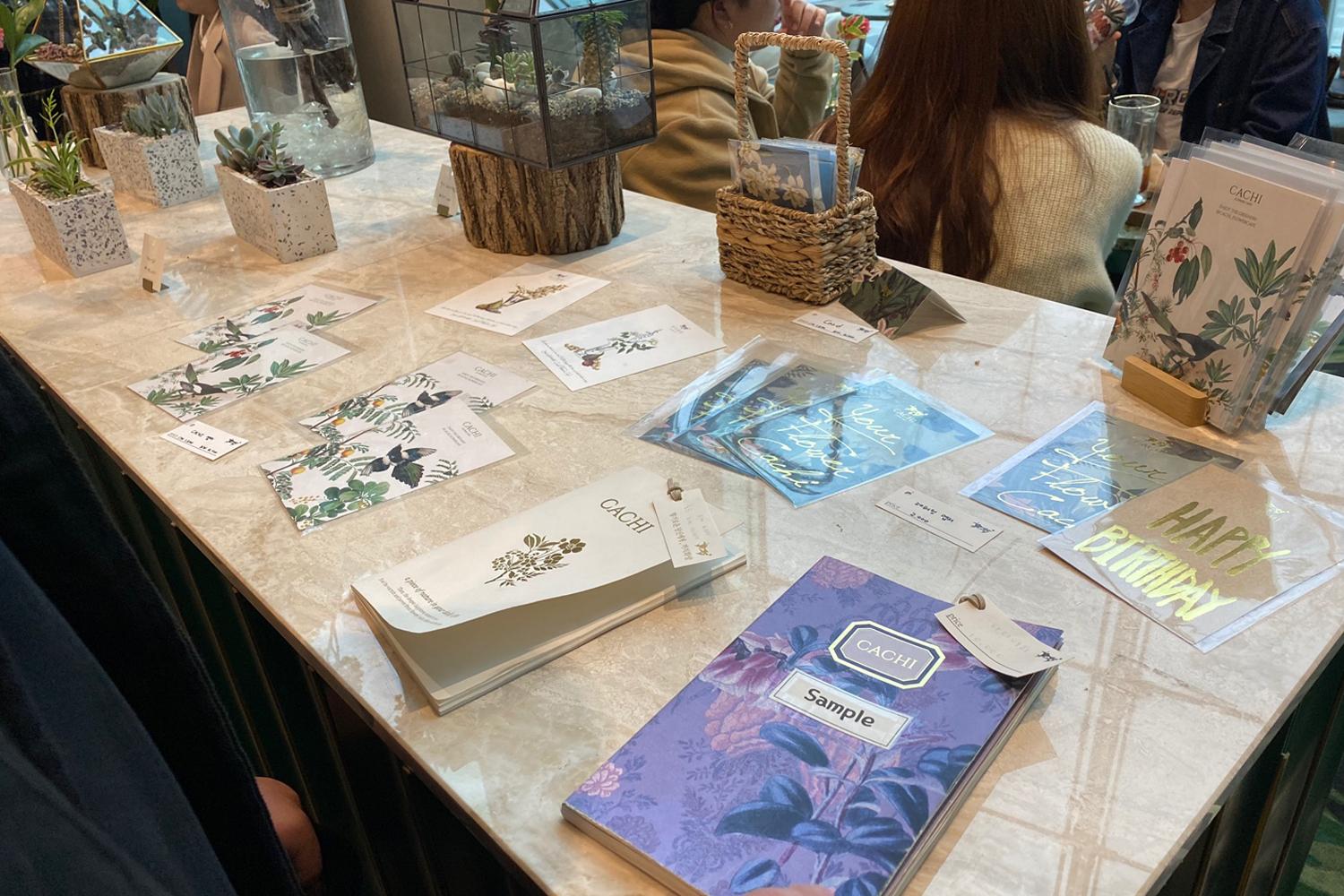 รีวิวคาเฟ่ดอกไม้ cachi_flowercafe หนังสือ