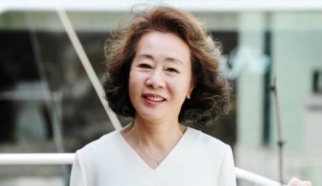 ユン·ヨジョン、アメリカ俳優組合賞で助演女優賞を受賞…アカデミー賞の期待感↑