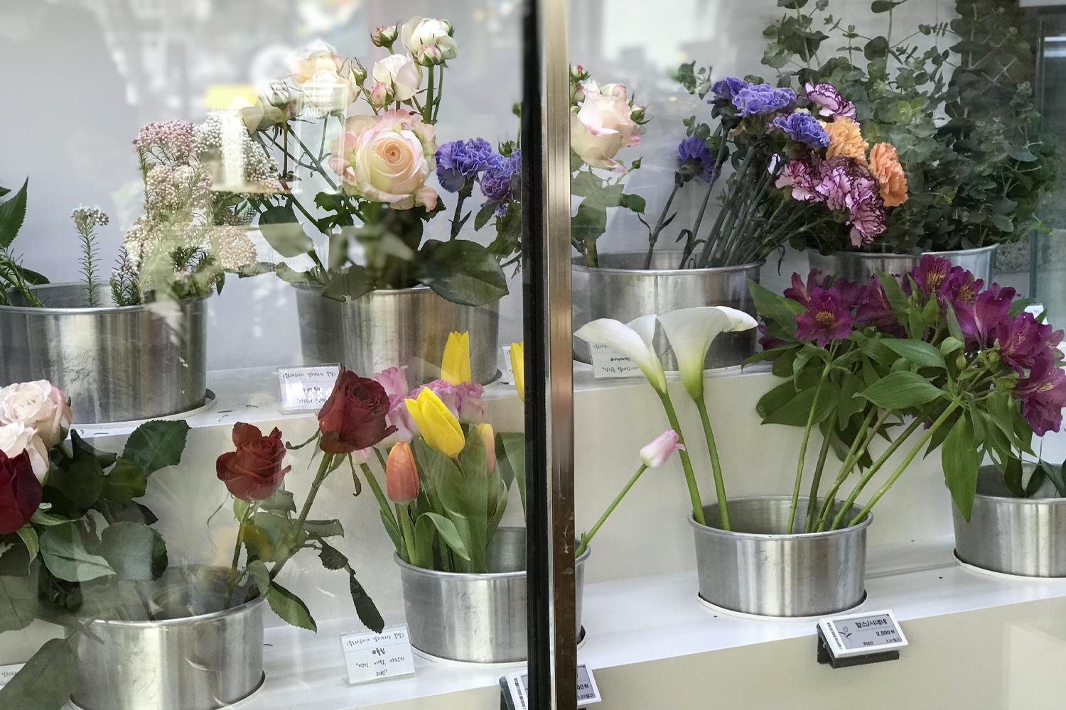 hoa ở cửa hàng hoa Flo-Louge 