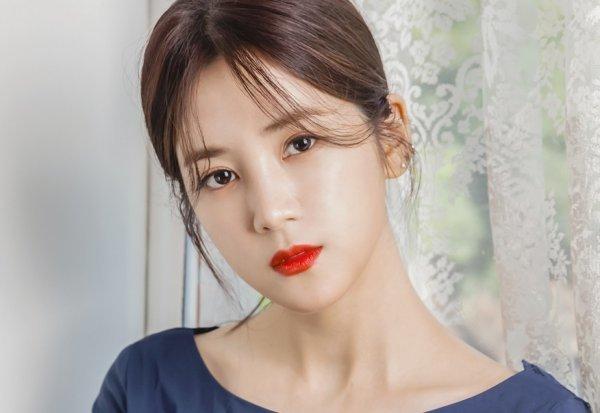 Apinkのパク・チョロン、過去の未成年飲酒について謝罪と反省を公開