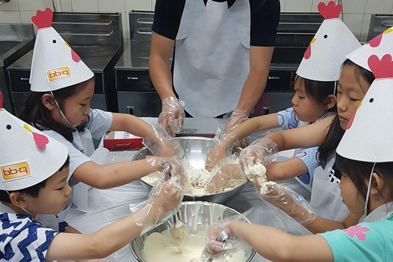 เด็กๆเรียนทำไก่ทอด