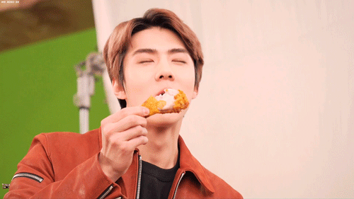เซฮุน exo กินไ่ก่ทอด