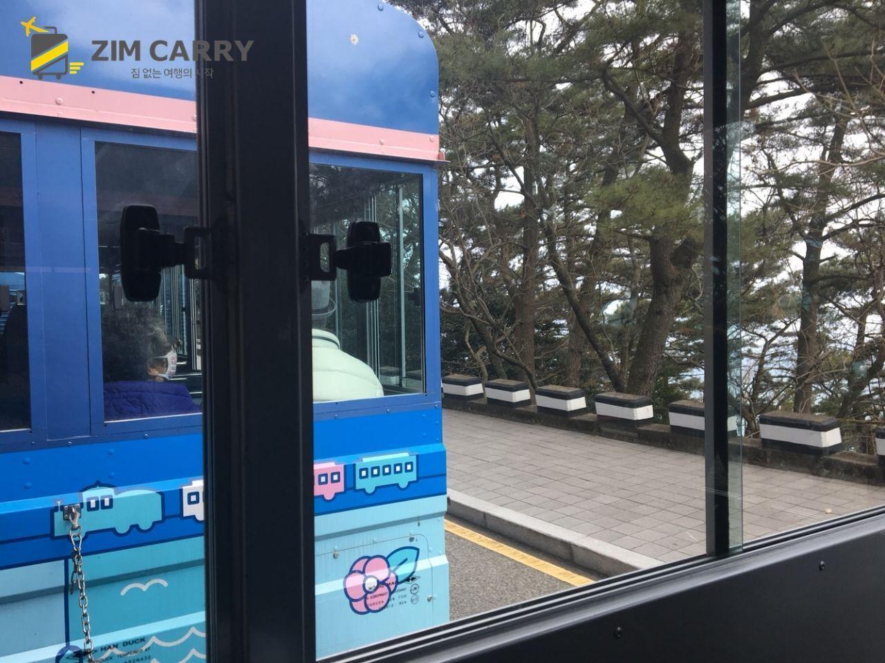 搭乘中的DANUBI列車，遊客享受太宗臺的環繞之旅。