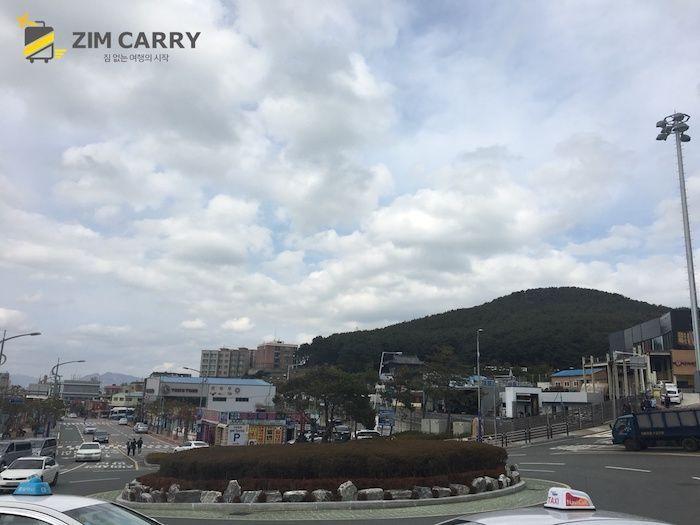 對馬島景色一瞥，在陽光下散發著遙遠的誘惑。