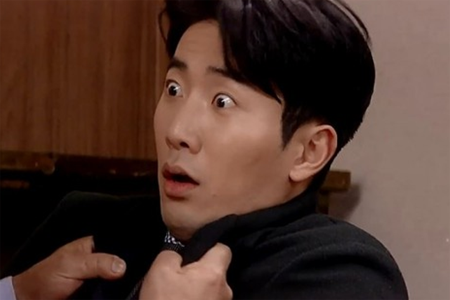 在咖啡店的兩個人，展示韓國用 '말이 짧다' 表達沒禮貌或半語的情境。